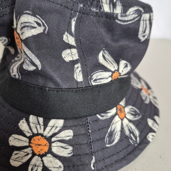 Empyre Black w/ Daisy Floral Print Bucket Hat - Size OSFM - Picture 3 of 6